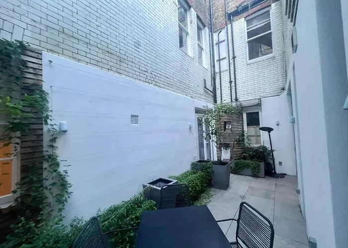 Posh 3 Bedroom Flat With Terrace And Indoor Fireplace In Mayfair, Near Hyde Park