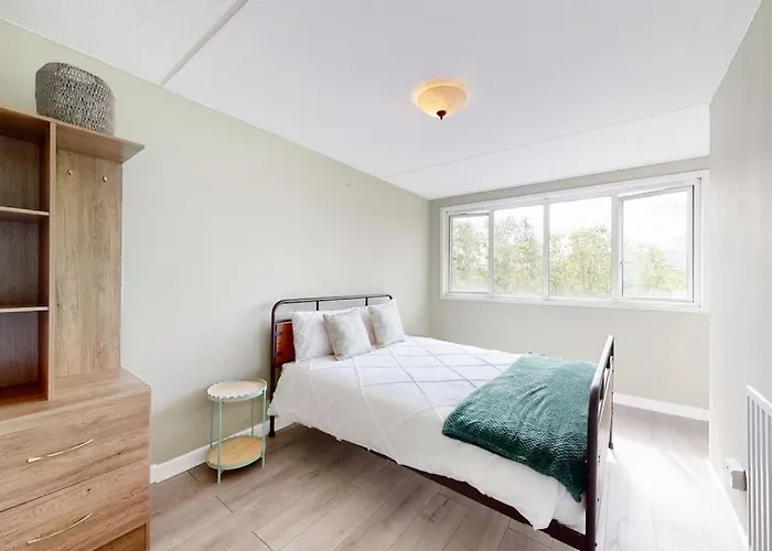 Canal View 2Bd Flat - Regents Park! London