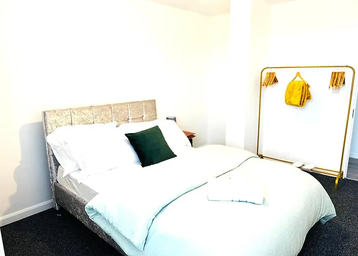 Home Away From Home 2 Bedroom Flat 5 Minutes Walk To Alexander Palace Station 15 Min Via Tube To Central London With Free Parking