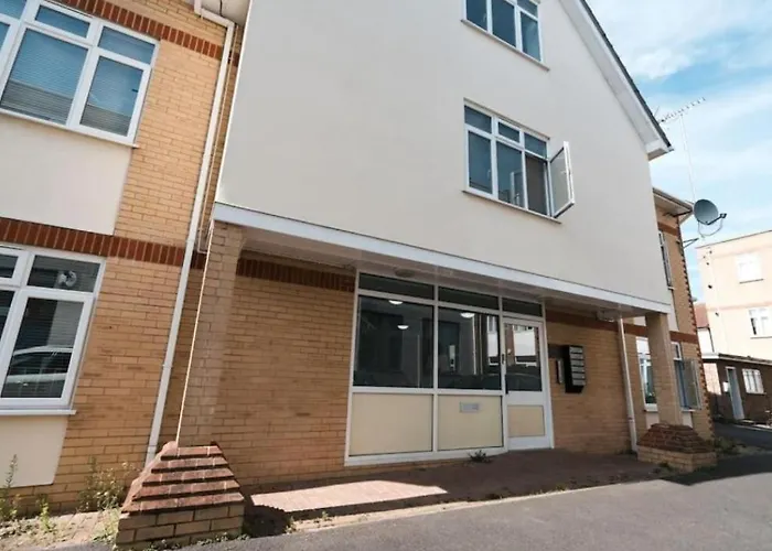 2 Bedroom, Parking, Hounslow St
