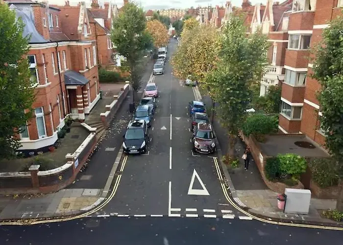 Stylish Top Floor 1 Bed Flat In West Hampstead