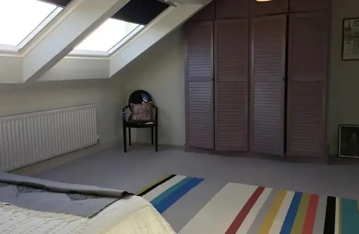 Stylish Top Floor 1 Bed Flat In West Hampstead London