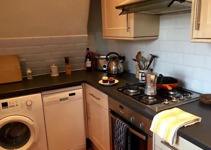 Stylish Top Floor 1 Bed Flat In West Hampstead