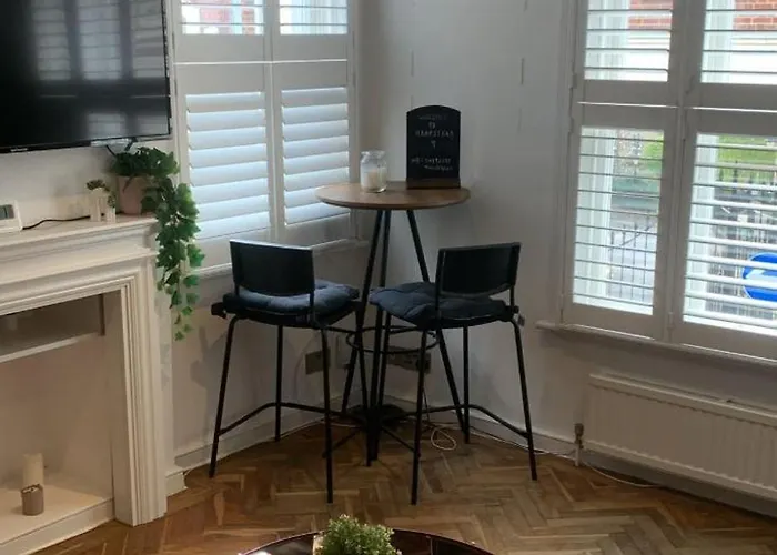 Cute & Quiet Apartment In The Heart Of Hampstead