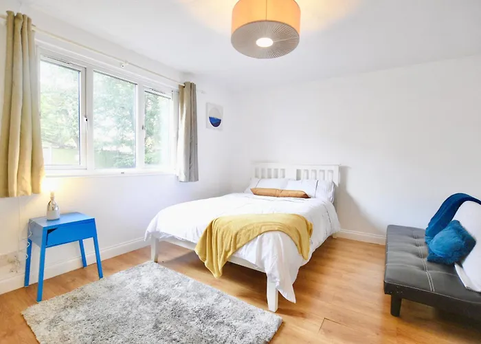 Full Close To Excel Centre, City Airport, O2 Arena