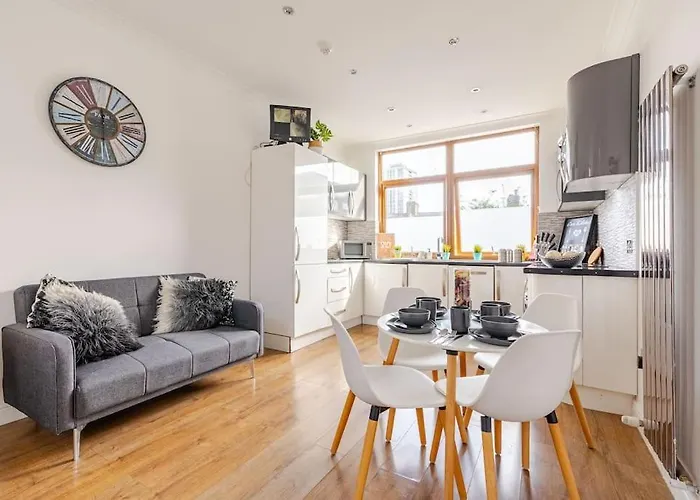 Luxury Near Canning Town- Free Parking