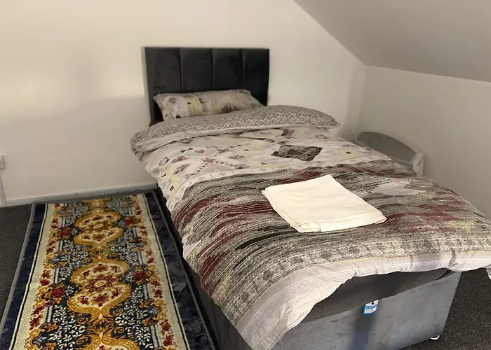 Studio With 3 Beds- 20 Min From Bridge And Gatwick Airport