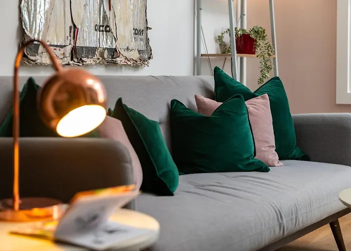 1 Bedroom Serviced , Liverpool Street, Sleeps Up To 4