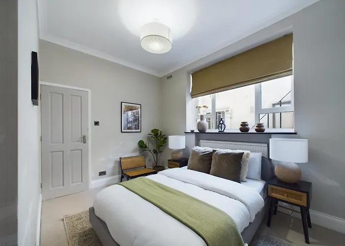 Apartamento Bright Pimlico Flat With Private Courtyard Patio Londres