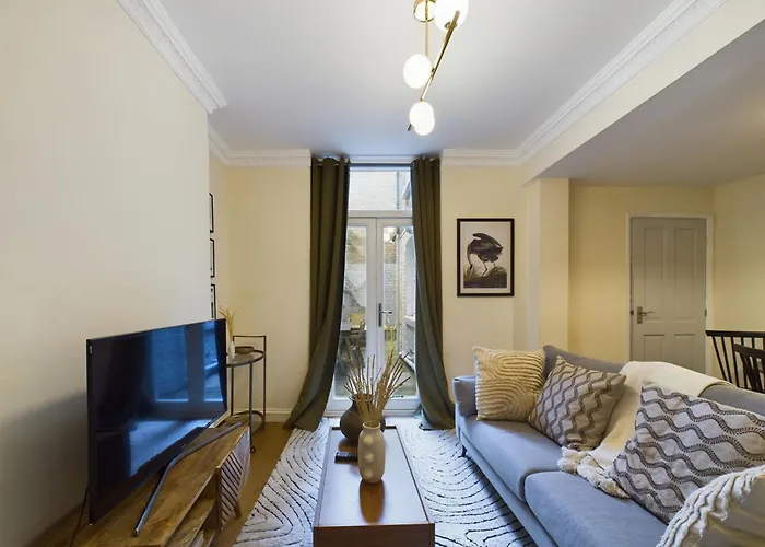 Bright Pimlico Flat With Private Courtyard Patio