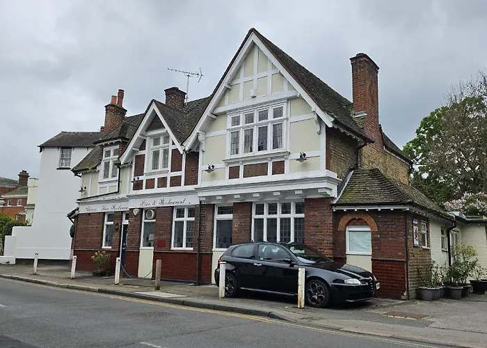Place To Stay In Thames Ditton