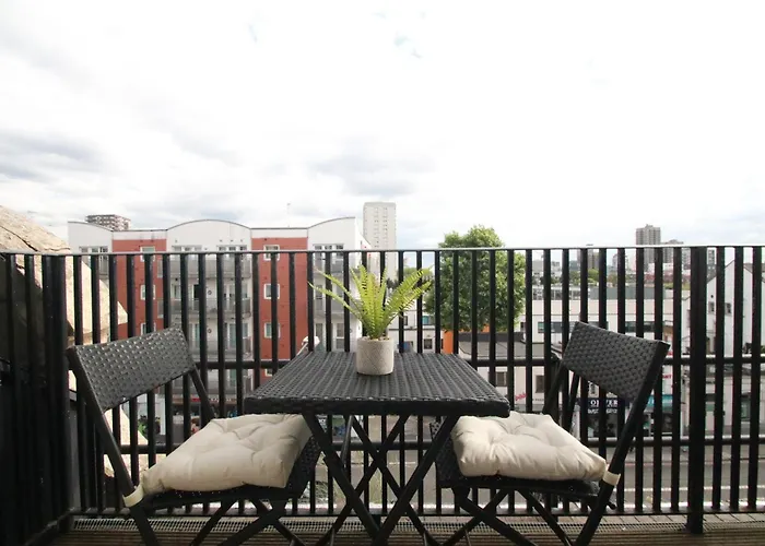 Ft6 Aldgate Apartments