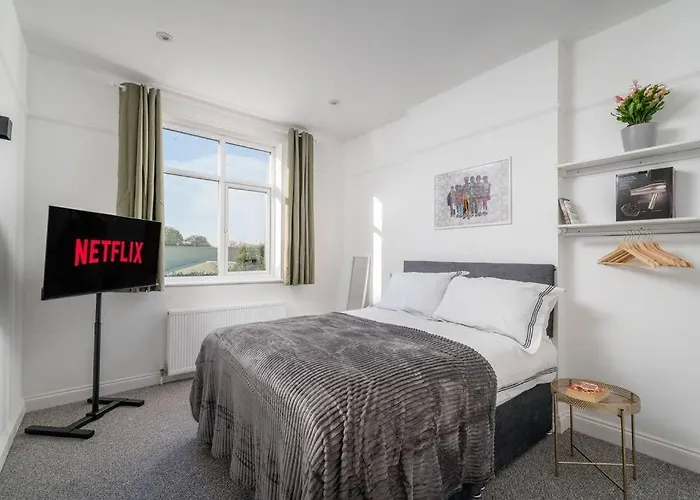 Beautiful Luxe 3 Bedroom With 4 Beds London