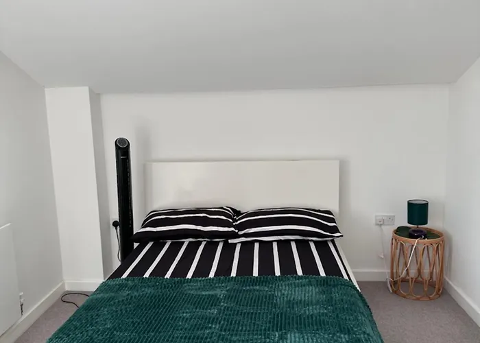 Uttsav Green - Affordable London Zone 3 - Accessible Public Transport
