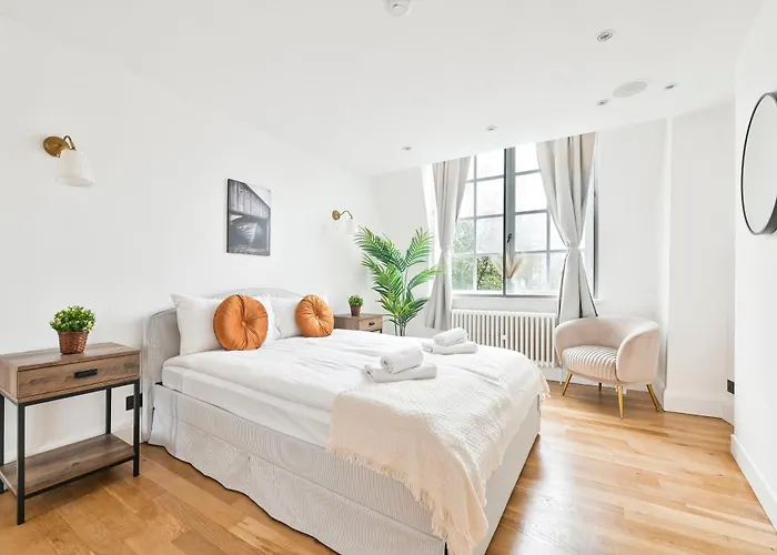 Light And Airy Central