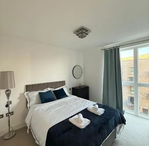 Modern 2 Bed Flat In Ealing
