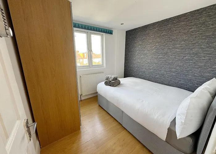 Budget Double Room In Acton, Near Central London & Heathrow
