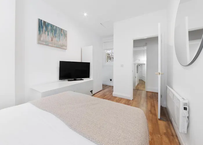 2 Bed Piccadilly Apartment 1