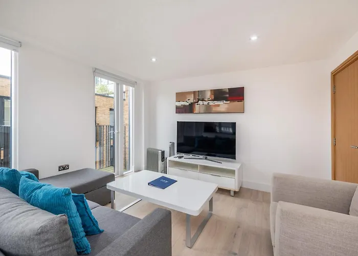 Spacious 2-Bed - Balcony - St Pancras - Sleeps 6 London