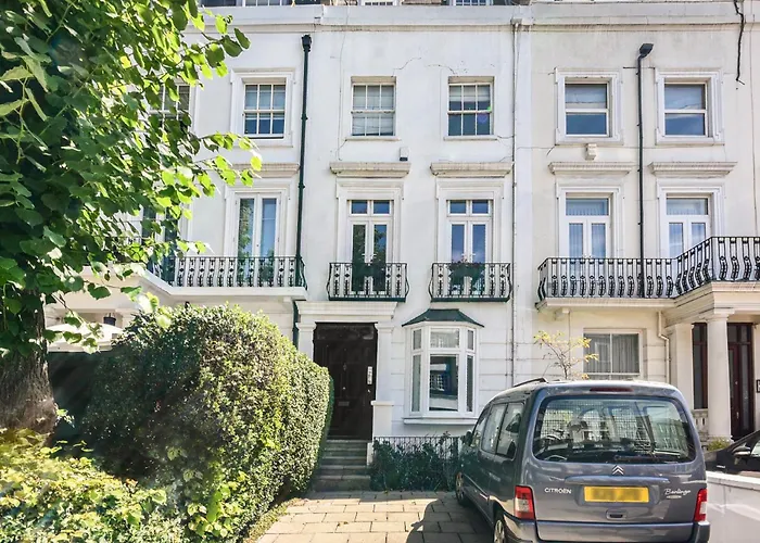 Lovely Large 1 Bed Renovated Flat W Balcony & 600Mb Wifi
