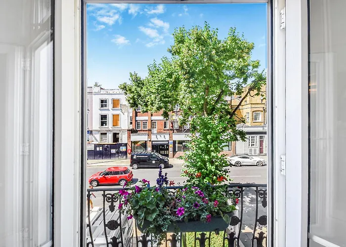 Lovely Large 1 Bed Renovated Flat W Balcony & 600Mb Wifi