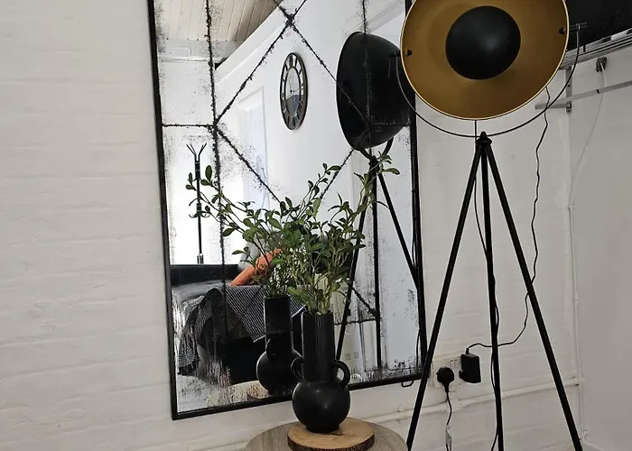 Trendy Apartment In Old Street London