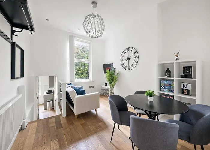 Sg, Cosy In Paddington Central London