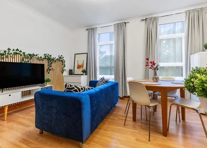 Modern Apartment In Leytonstone London
