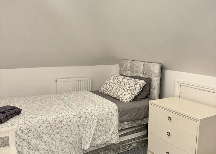 Apartment Near Alexandra Palace, London