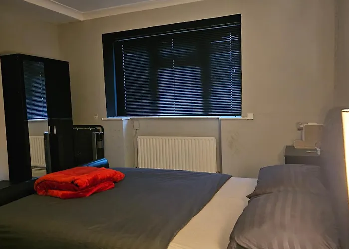 Flat A - 33 Camden Square - Double Room
