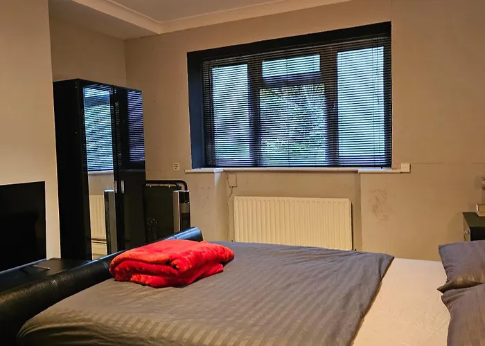 Flat A - 33 Camden Square - Double Room