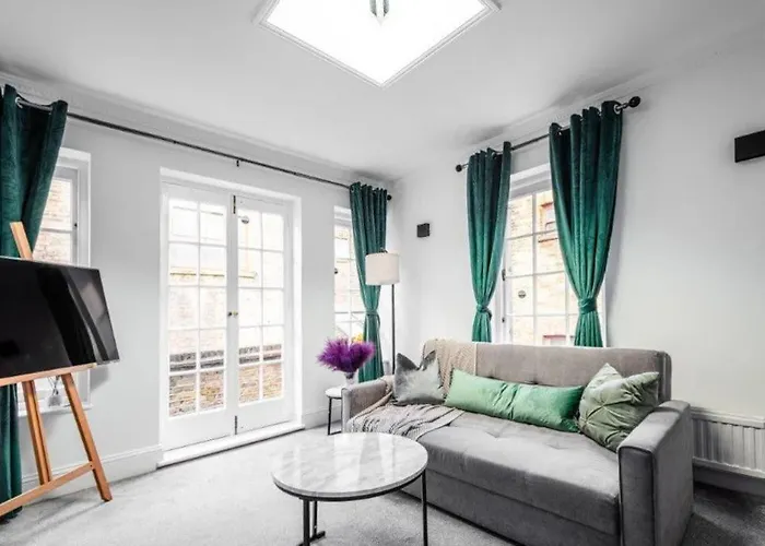 Liverpool Street Apartment London