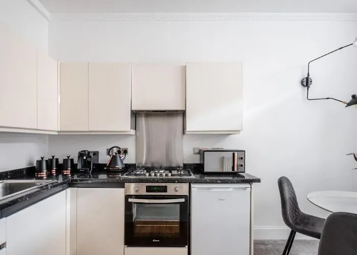 Liverpool Street Apartment London