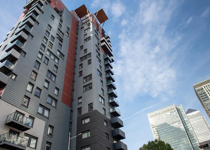 Luxury Cosy Apartment With Stunning London Skyline Views!