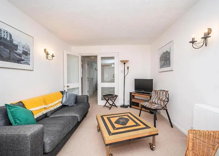 Cosy 2 Bedroom Flat Close To Tower Bridge With Free Parking