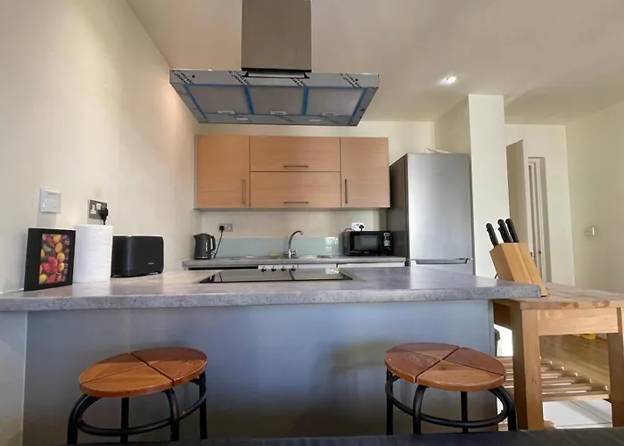 Stratford 2 Bedroom With 2 Bathrooms & Great Links