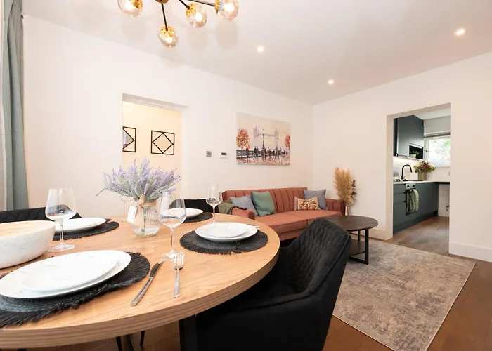 Stylish & Elegant 2-Br Flat In Greenwich