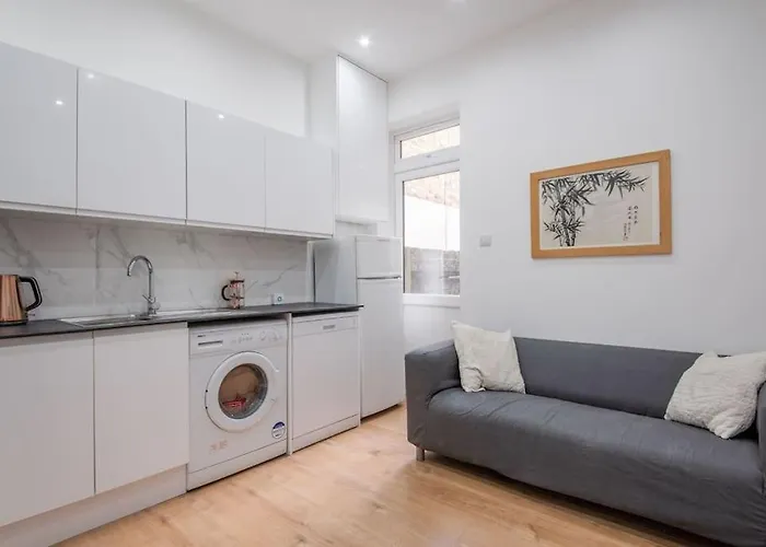 3 Bed Flat In Hammersmith Close To Underground London