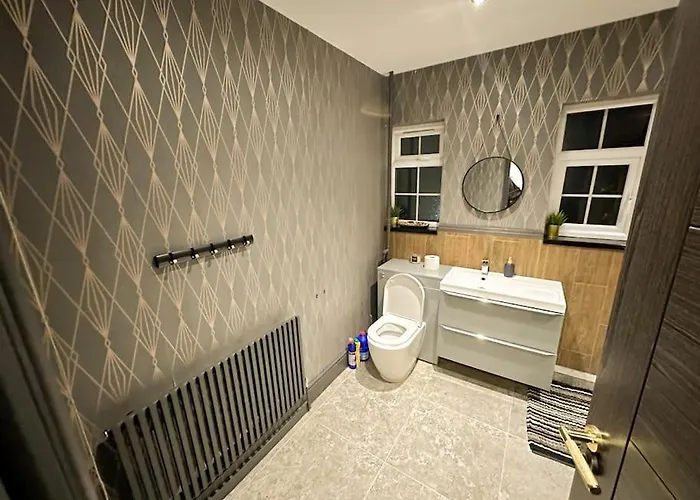 Beautiful Cosy 2 Bed Whole Flat Apartment London
