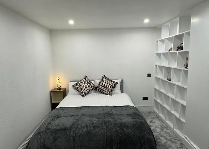 2 Bedroom Subterranean Luxury Flat In Euston