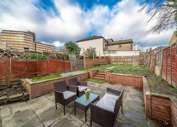 Elegant 2 Bedroom North London Flat By D3 Short Stay Guests 6 Fast Wi-Fi Private Garden