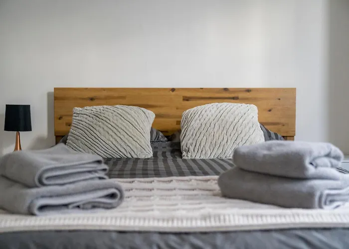 Elegant 2 Bedroom North London Flat By D3 Short Stay Guests 6 Fast Wi-Fi Private Garden