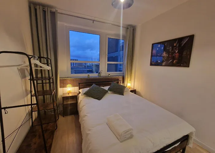 Modern 2 Bedroom 2 Bathroom Flat, Free Parking In Woolwich