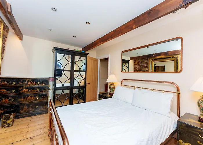 Ultrachic Georgian Townhouse In Central London