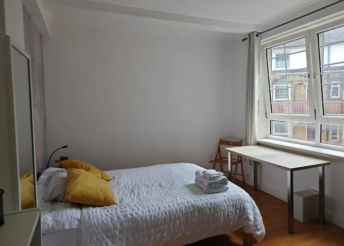 Stunning Large Double Bed Room London
