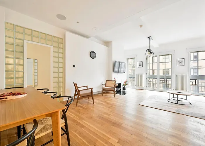 Stunning 3 Bed Central
