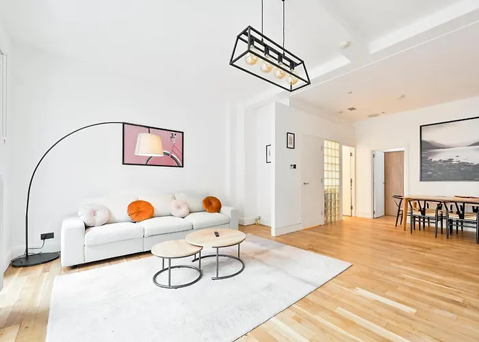 Stunning 3 Bed Central