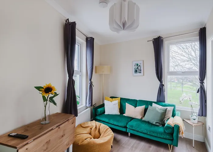 Modern Cosy Corner Flat 3 Bed And Loft Sleep 7 People Apartment London