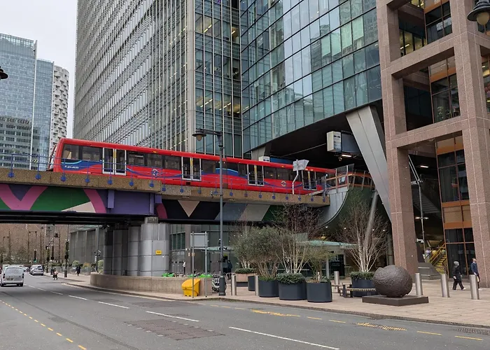 Charming 2-Bedroom Canary Wharf - London