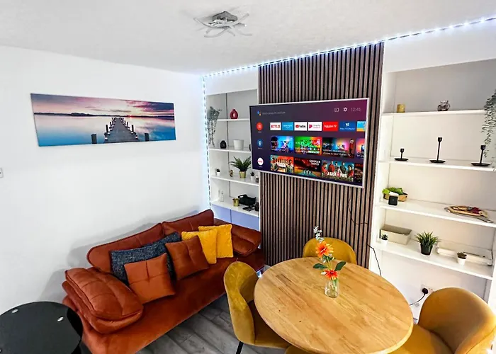Stratford 3 Bed Garden Home By Dluxoria Short Lets & Serviced Accommodation Greater